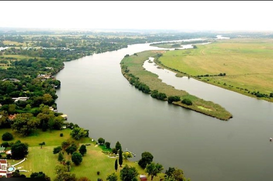 6 Bedroom Property for Sale in Boschenvaal River Front Lodges Free State